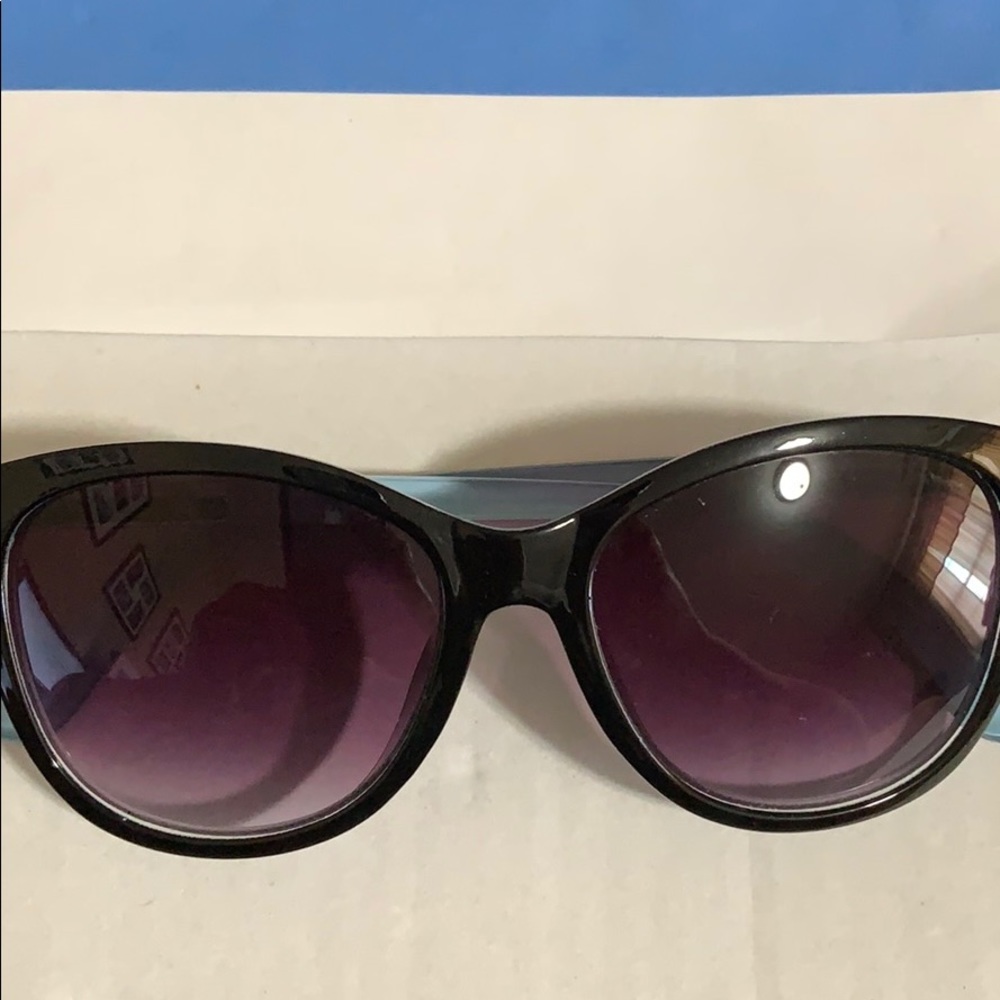 Sunglasses - Picture 5 of 7